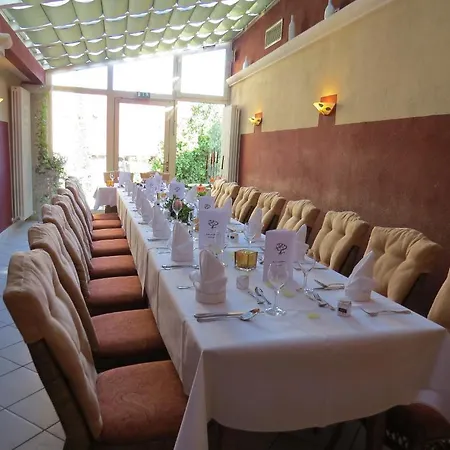 Hotel-Restaurant Weinstube Am Markt Hotel 3*